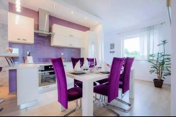 Stylish Suburb Apartment With Private Parking & Wifi, Between City Centre And Brijuni Pristine Seaside 普拉