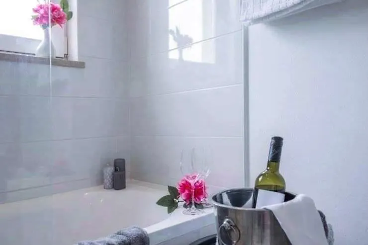 Stylish Suburb Apartment With Private Parking & Wifi, Between City Centre And Brijuni Pristine Seaside 普拉 克罗地亚
